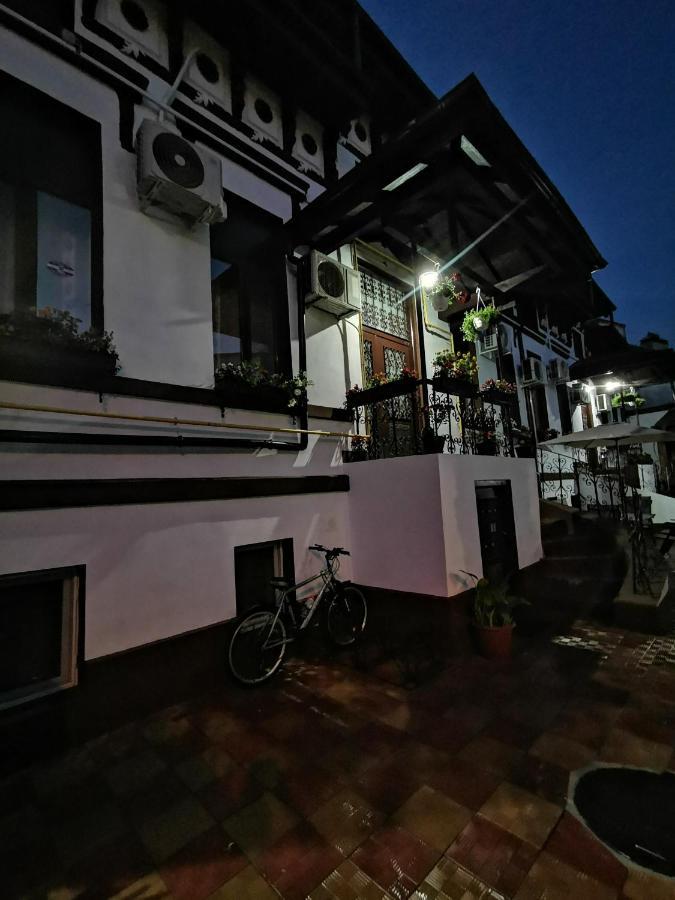 Joe Hostel Bukarest Exterior foto