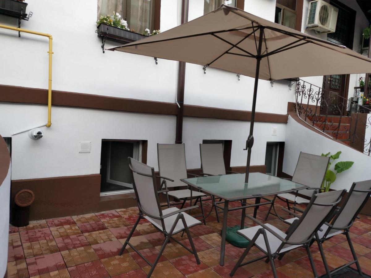 Joe Hostel Bukarest Exterior foto
