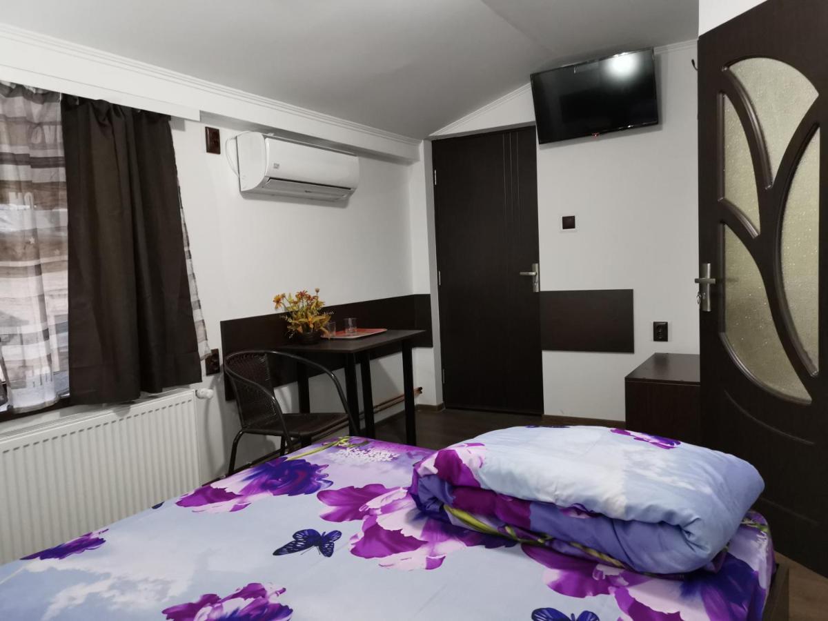 Joe Hostel Bukarest Exterior foto