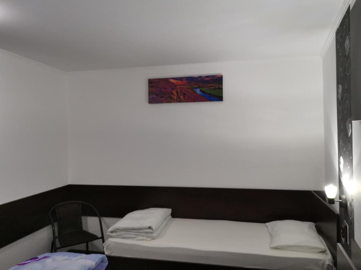 Joe Hostel Bukarest Exterior foto